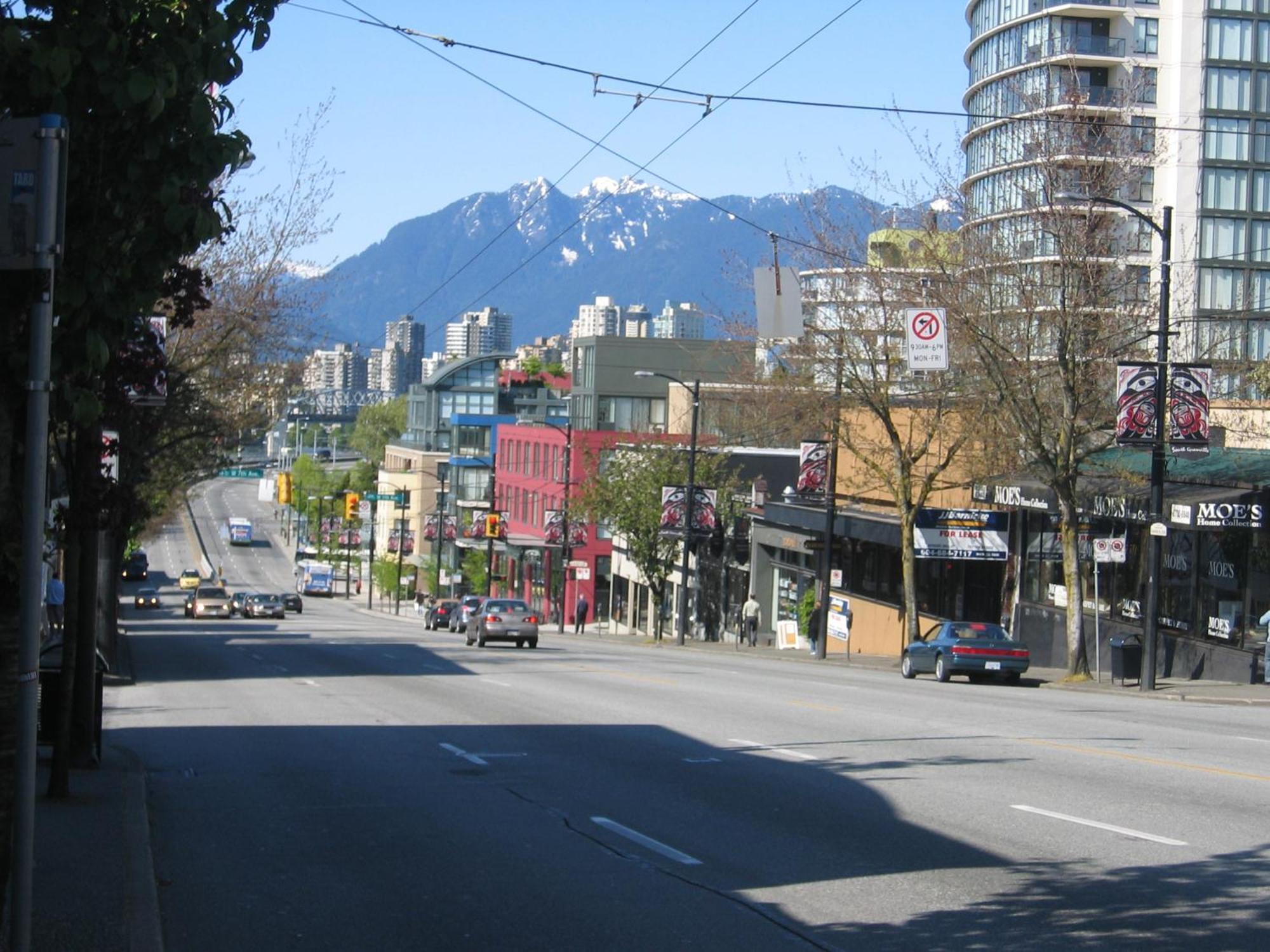Charming Heritage With Mountain And City Views
