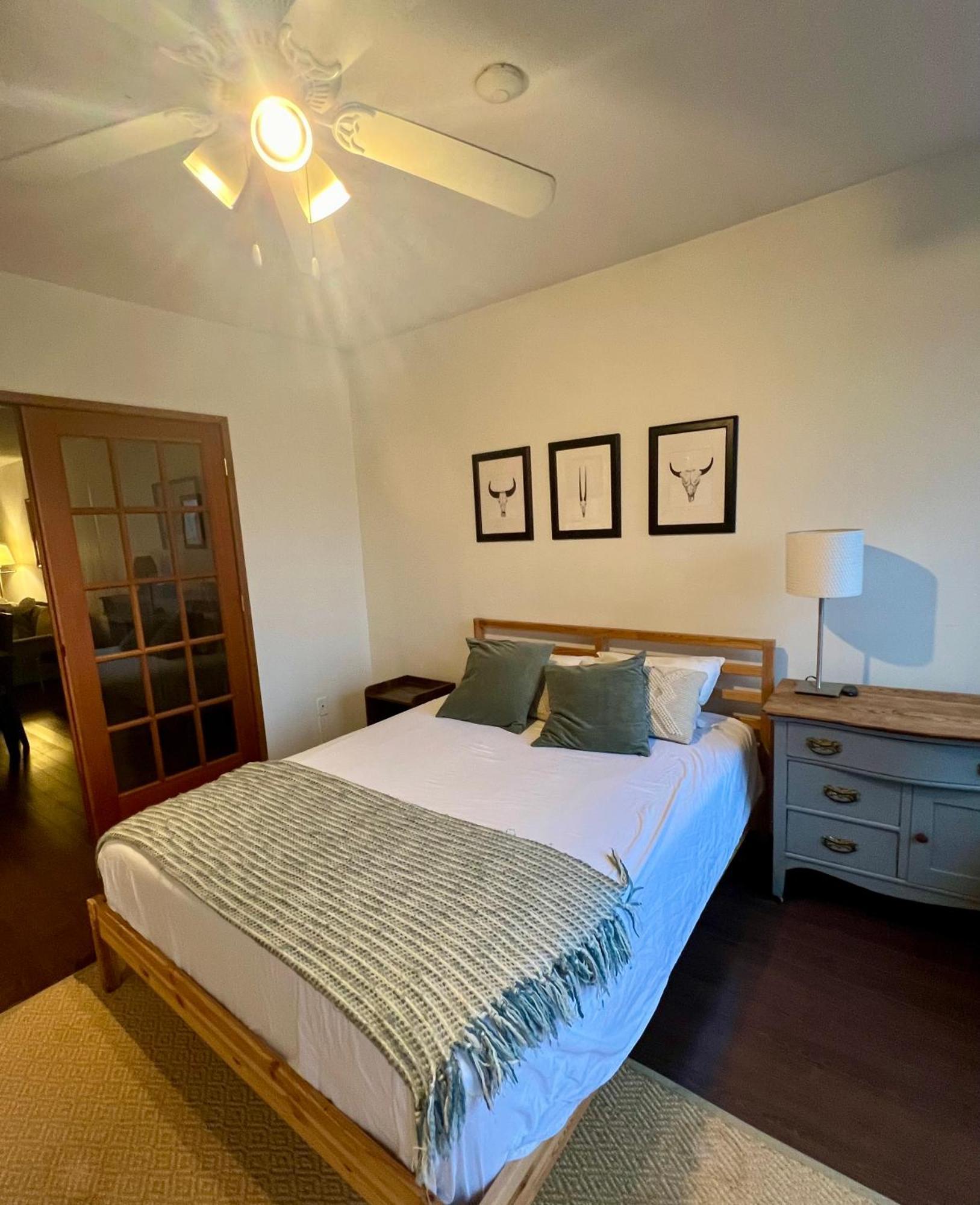 Charming Heritage With Mountain And City Views Vancouver