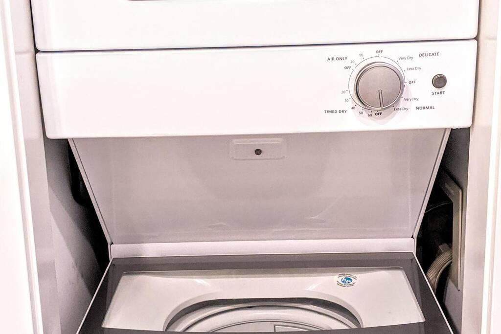 Apartment 2 Bedrooms Free Parking Location Vancouver