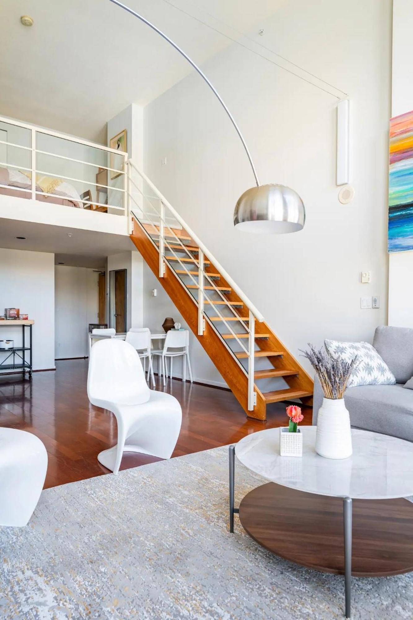 Loft In Downtown With Free Parking Apartment