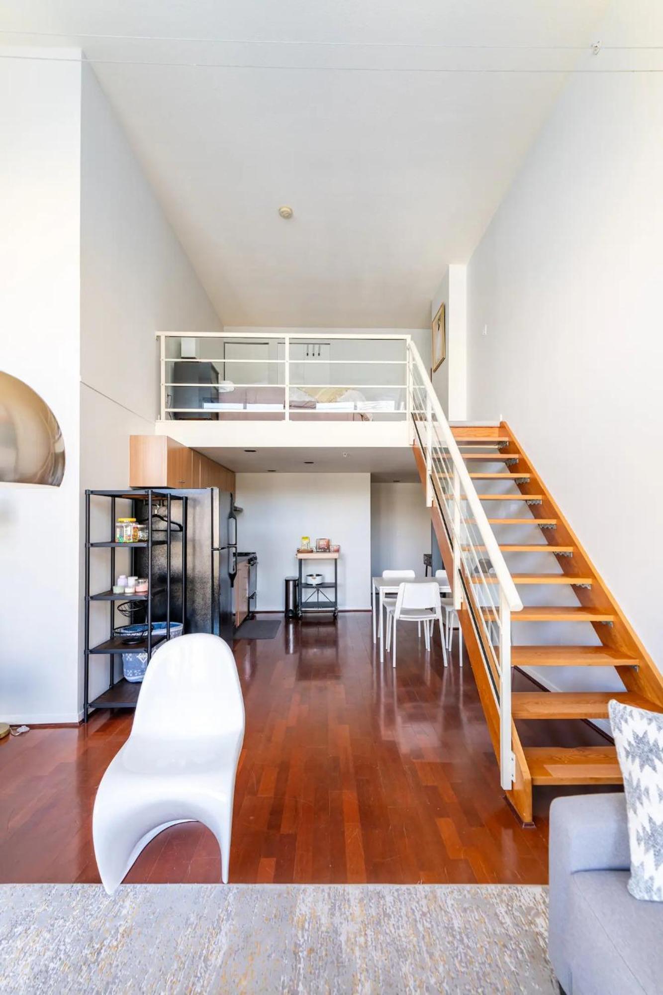 Loft In Downtown With Free Parking Apartment Vancouver