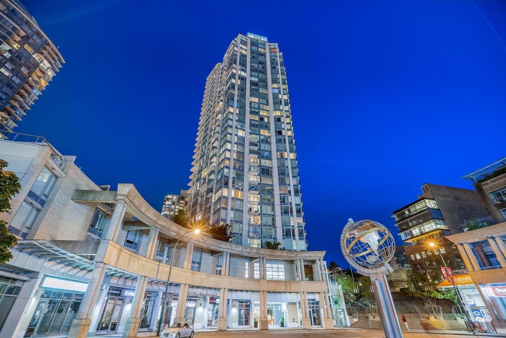 Downtown Water View Condo: Modern 2br With Ac And Parking * Vancouver