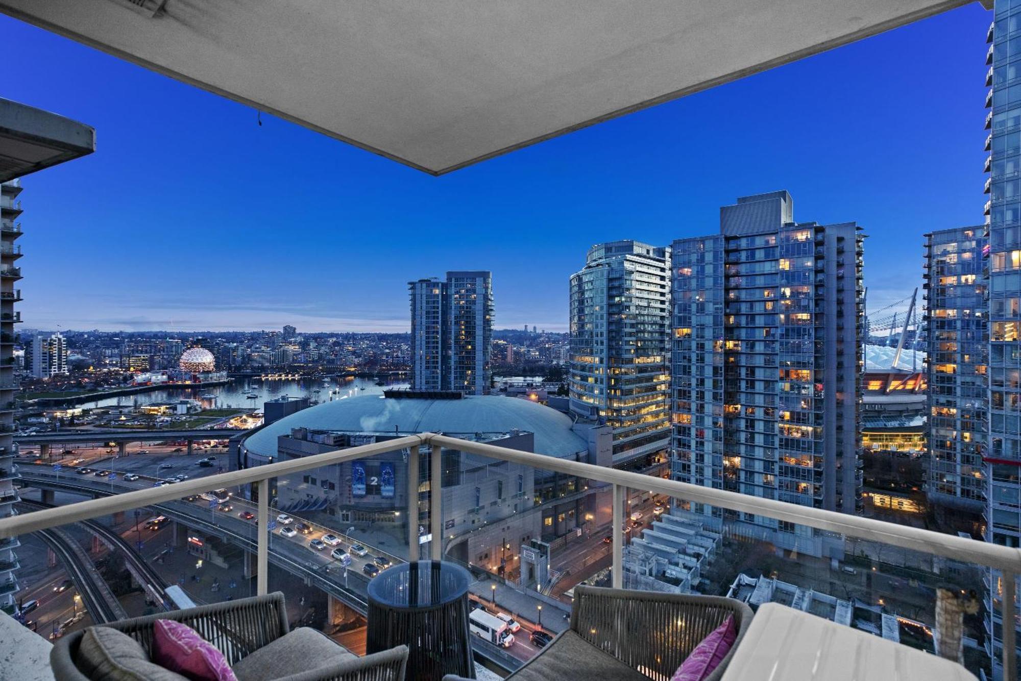 Downtown Water View Condo: Modern 2br With Ac And Parking