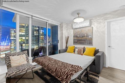 Downtown Water View Condo: Modern 2br With Ac And Parking *