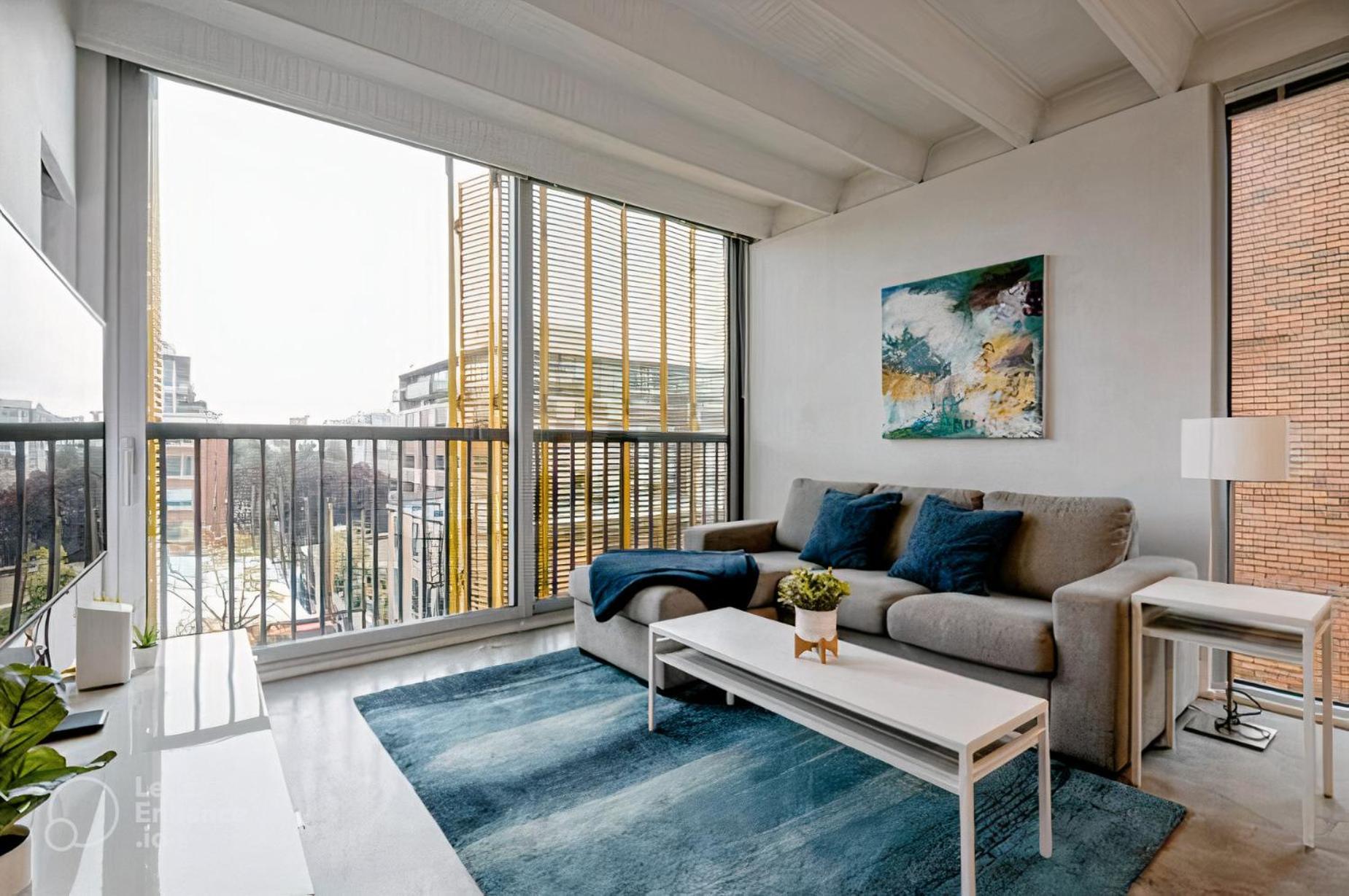 Apartment Modern, Bright & 1-bed Downtown Close To Rogers Arena Vancouver