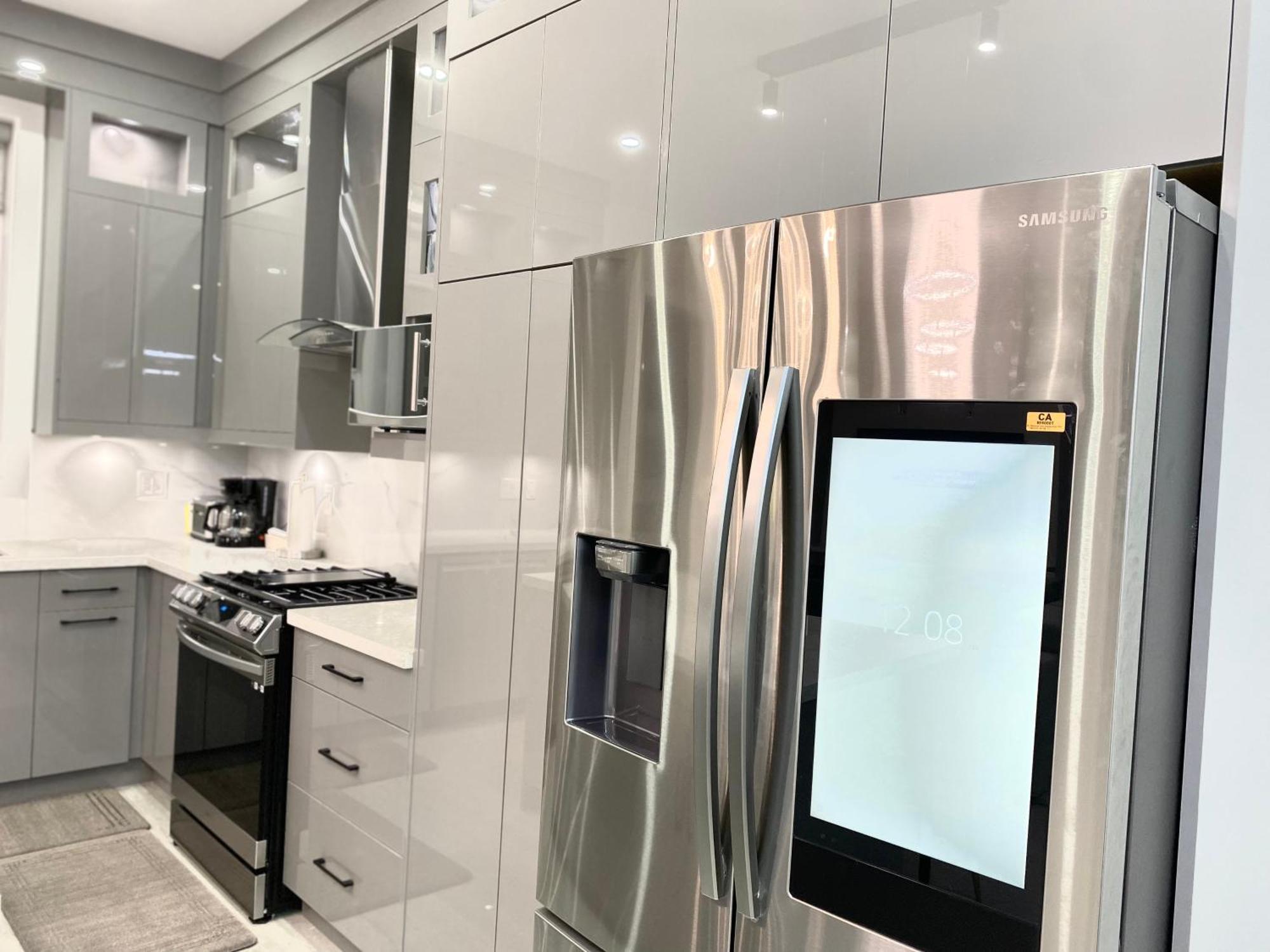 Modern And New House Near Pne With Big Garden And Free Parking Apartment Vancouver