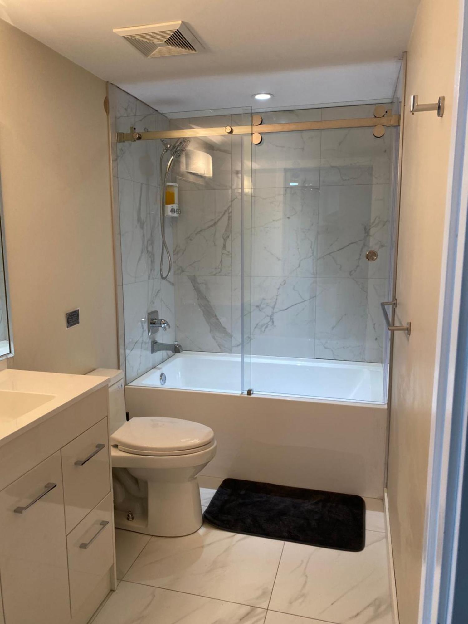 Downtown Water View Condo: Modern 2br With Ac And Parking *