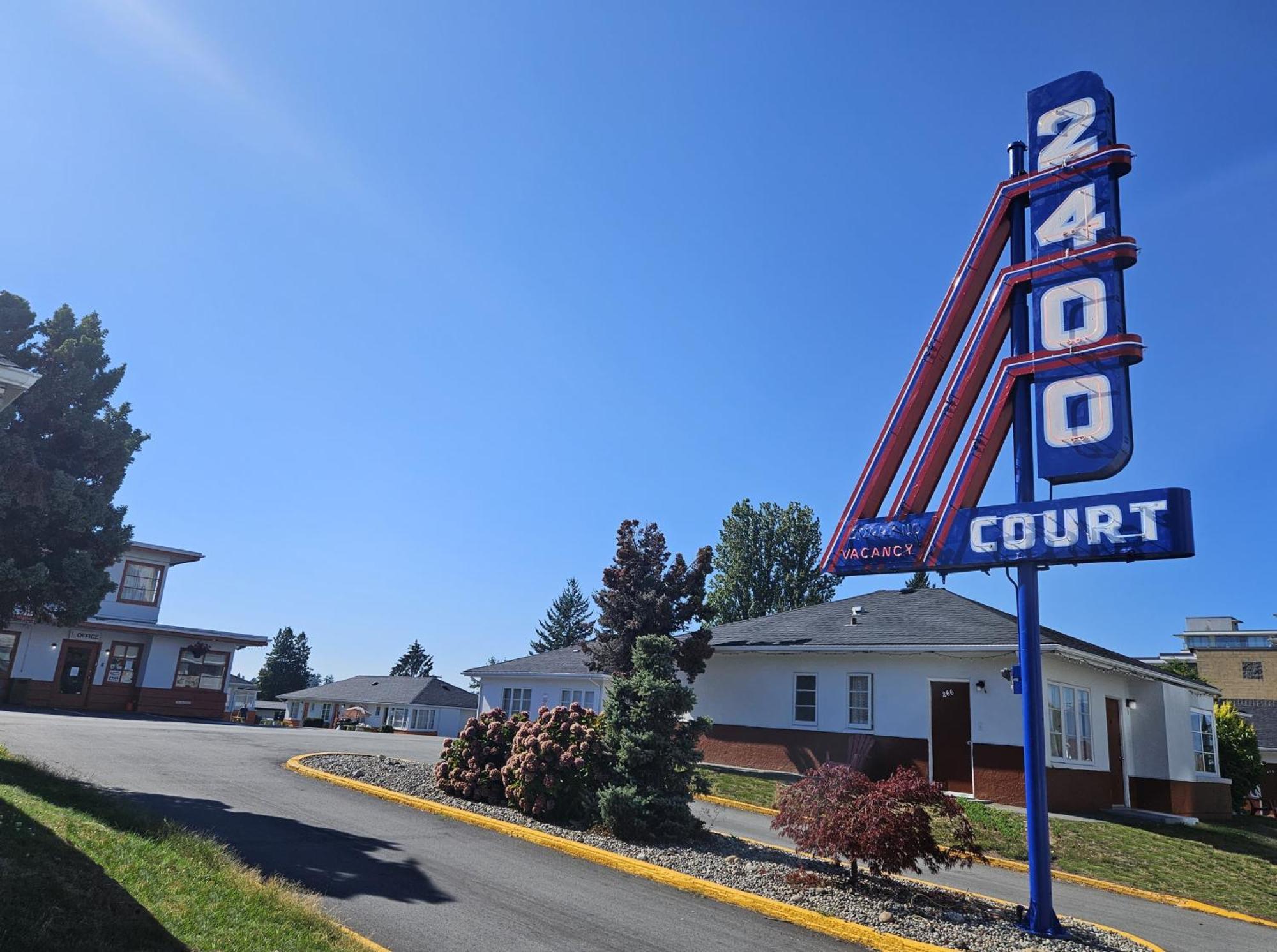 Motel 2400