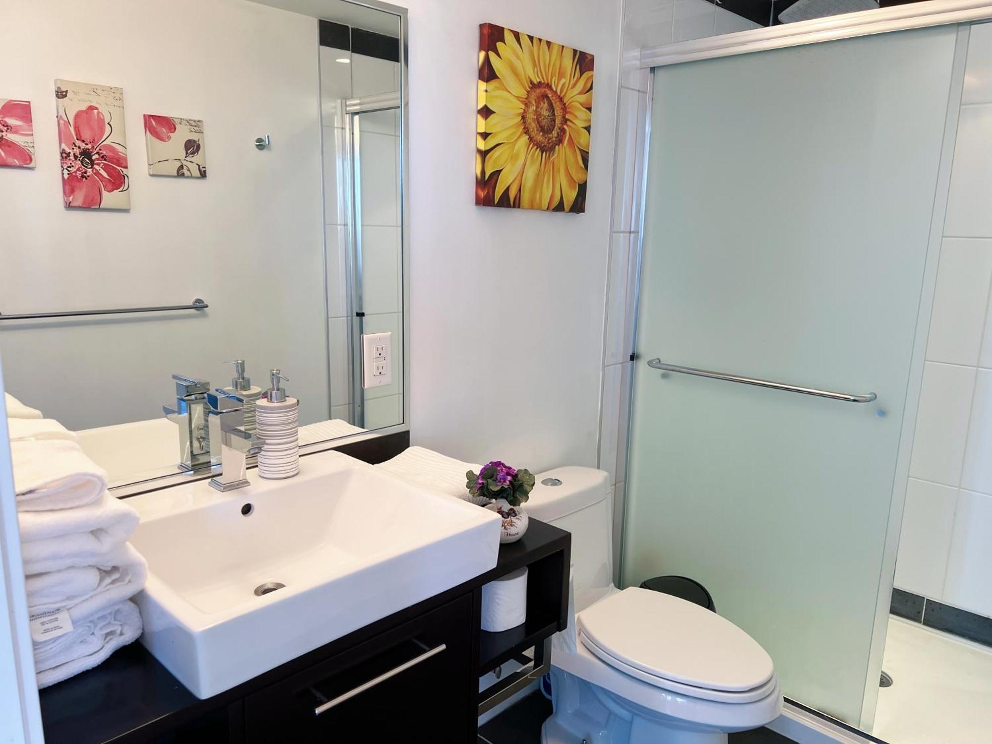 Downtown 4bd 2ba View Skytrain 2 Free Parking * Vancouver