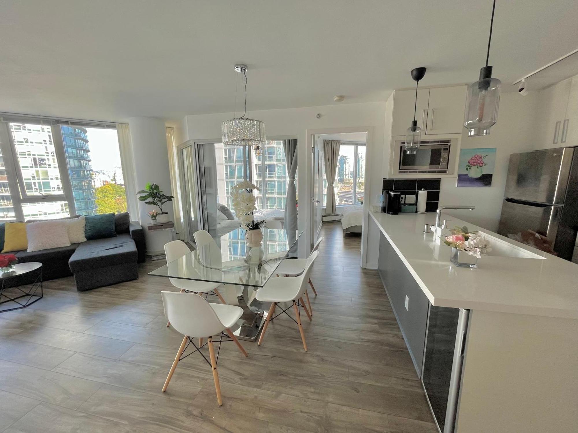 Apartment Downtown 4bd 2ba View Skytrain 2 Free Parking Vancouver