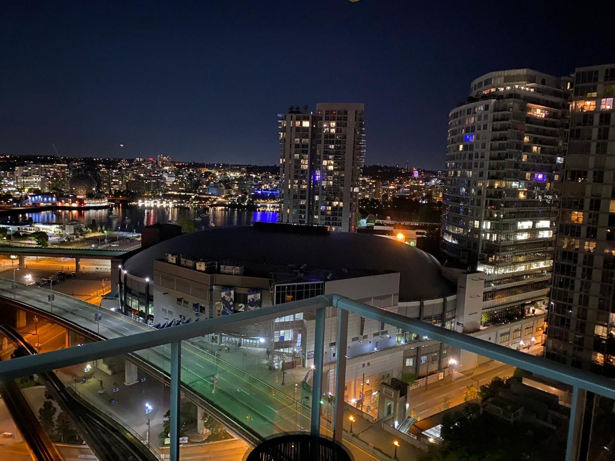 Downtown Water View Condo: Modern 2br With Ac And Parking Apartment