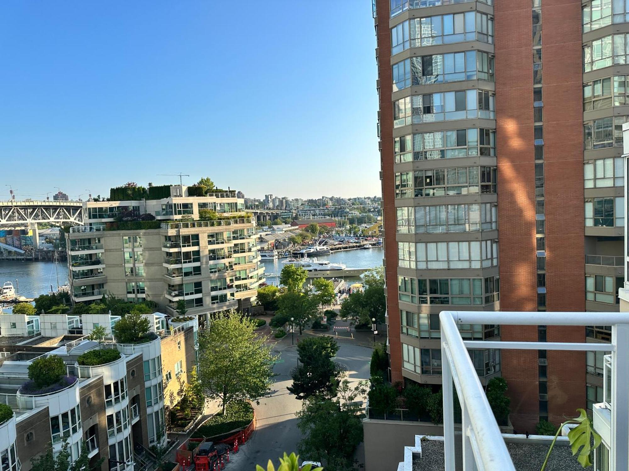 Apartment Penthouses Of Ave Vancouver