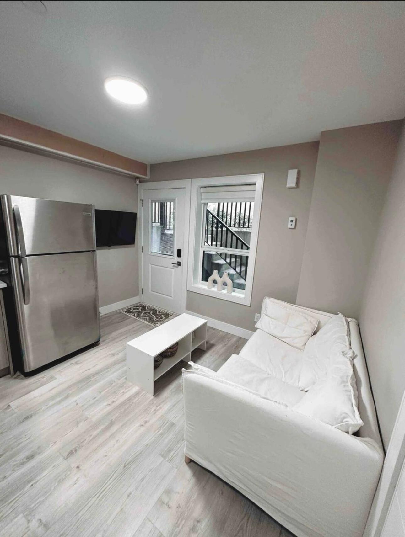 Modern Guest In Vancouver