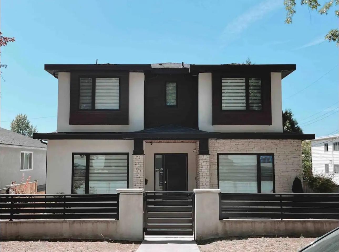 Modern Guest In Vancouver