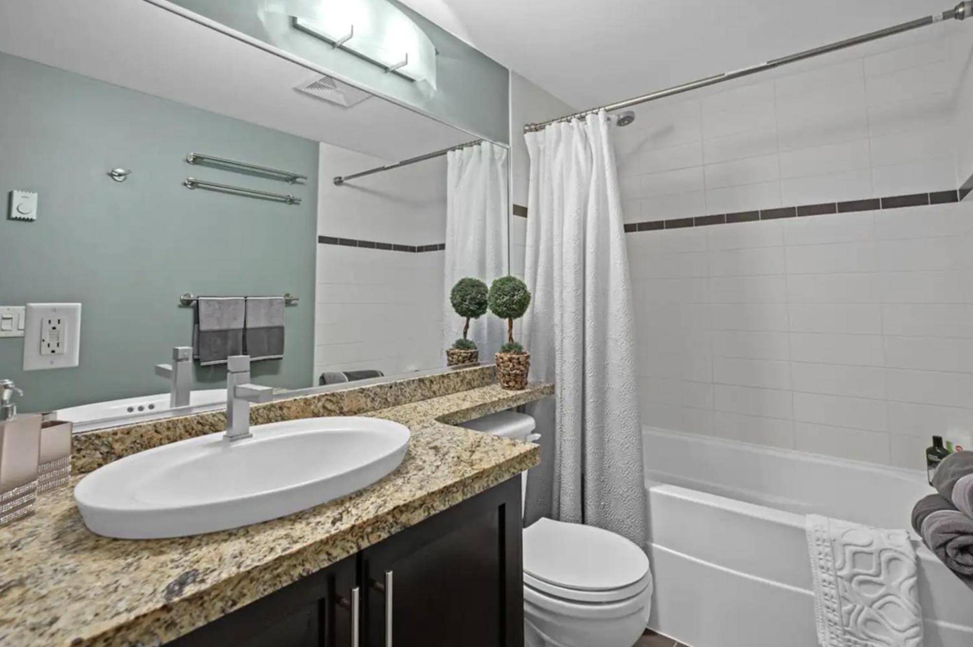 Luxury Designer In The Heart Of Downtown - Best Location! Vancouver