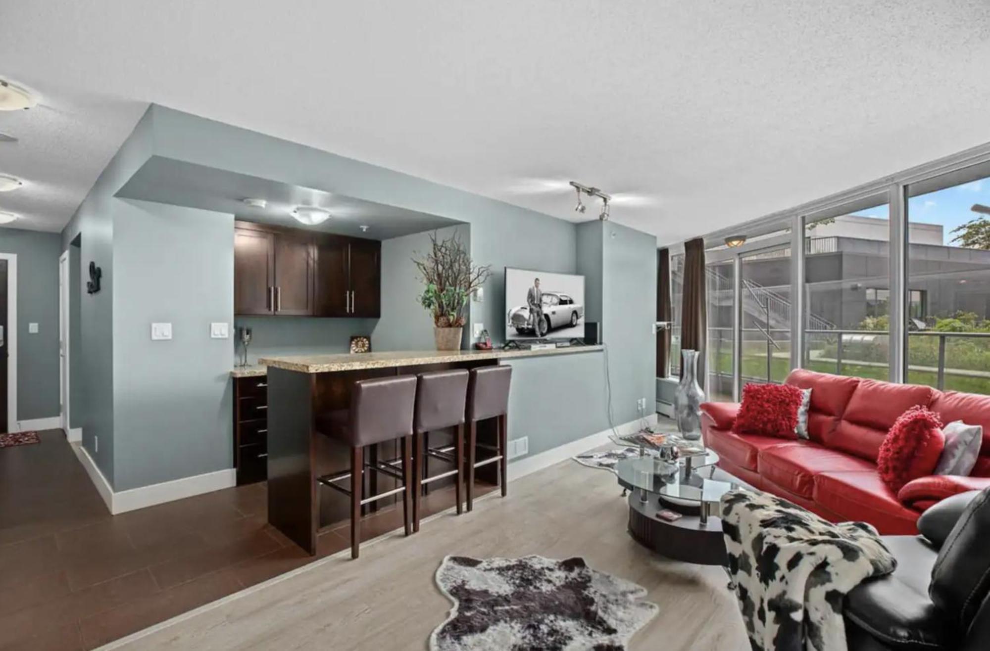 Luxury Designer In The Heart Of Downtown - Best Location! * Vancouver