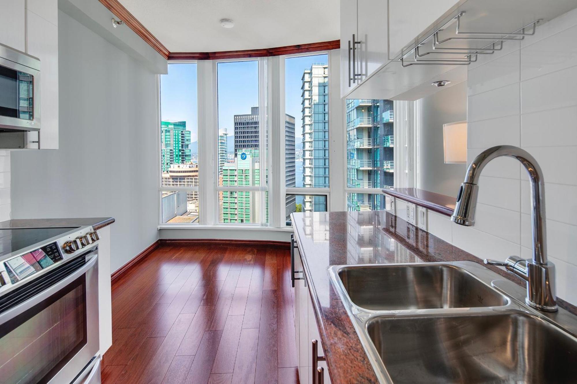 Apartment Designer Sub-penthouse - Central Downtown Views And King Bed! *