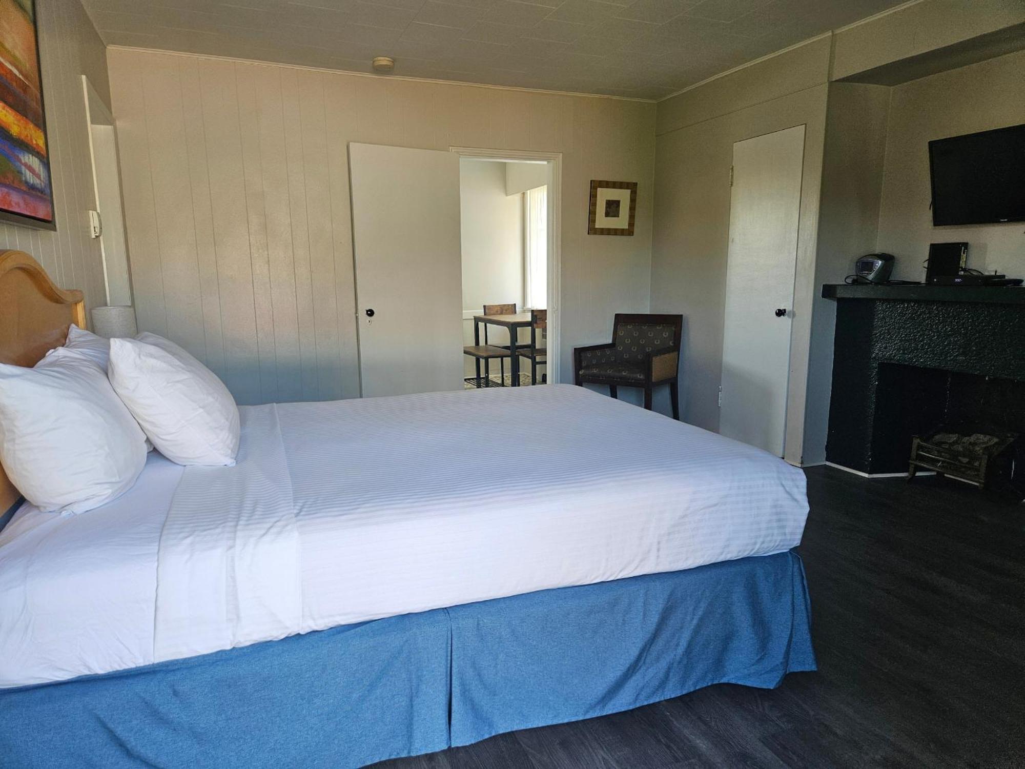 Motel 2400