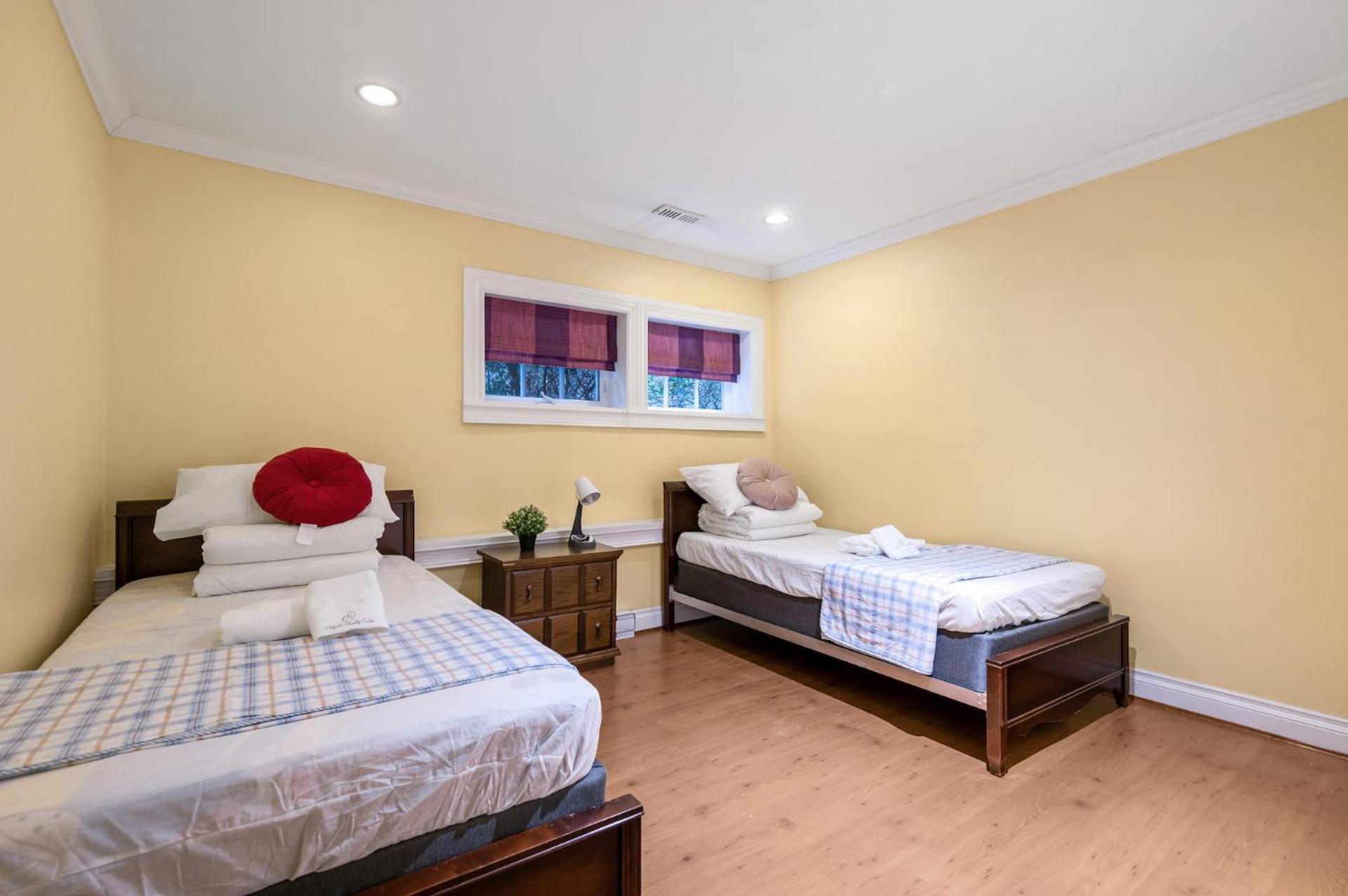 Gasthof Charming Retreat On Cypress Street, Your Away From