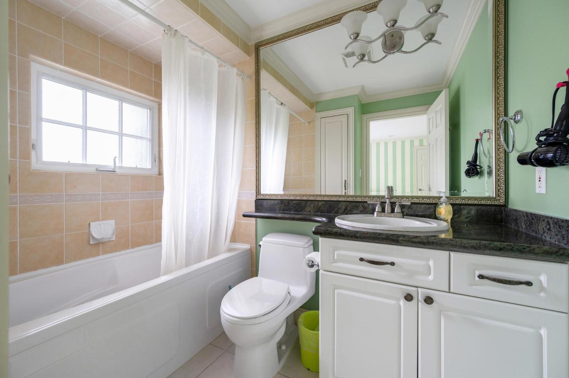 Charming Retreat On Cypress Street, Your Away From