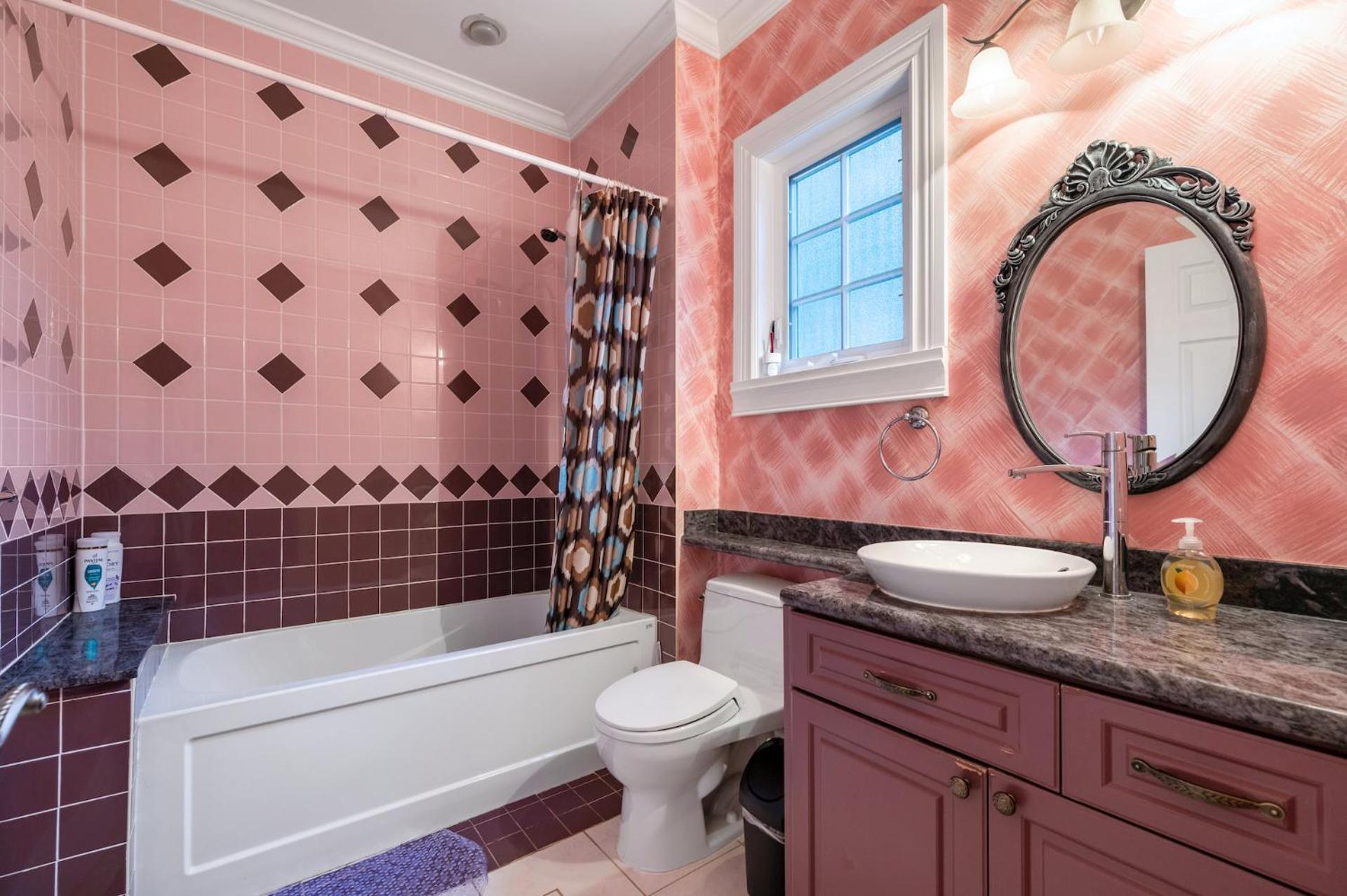 Gasthof Charming Retreat On Cypress Street, Your Away From