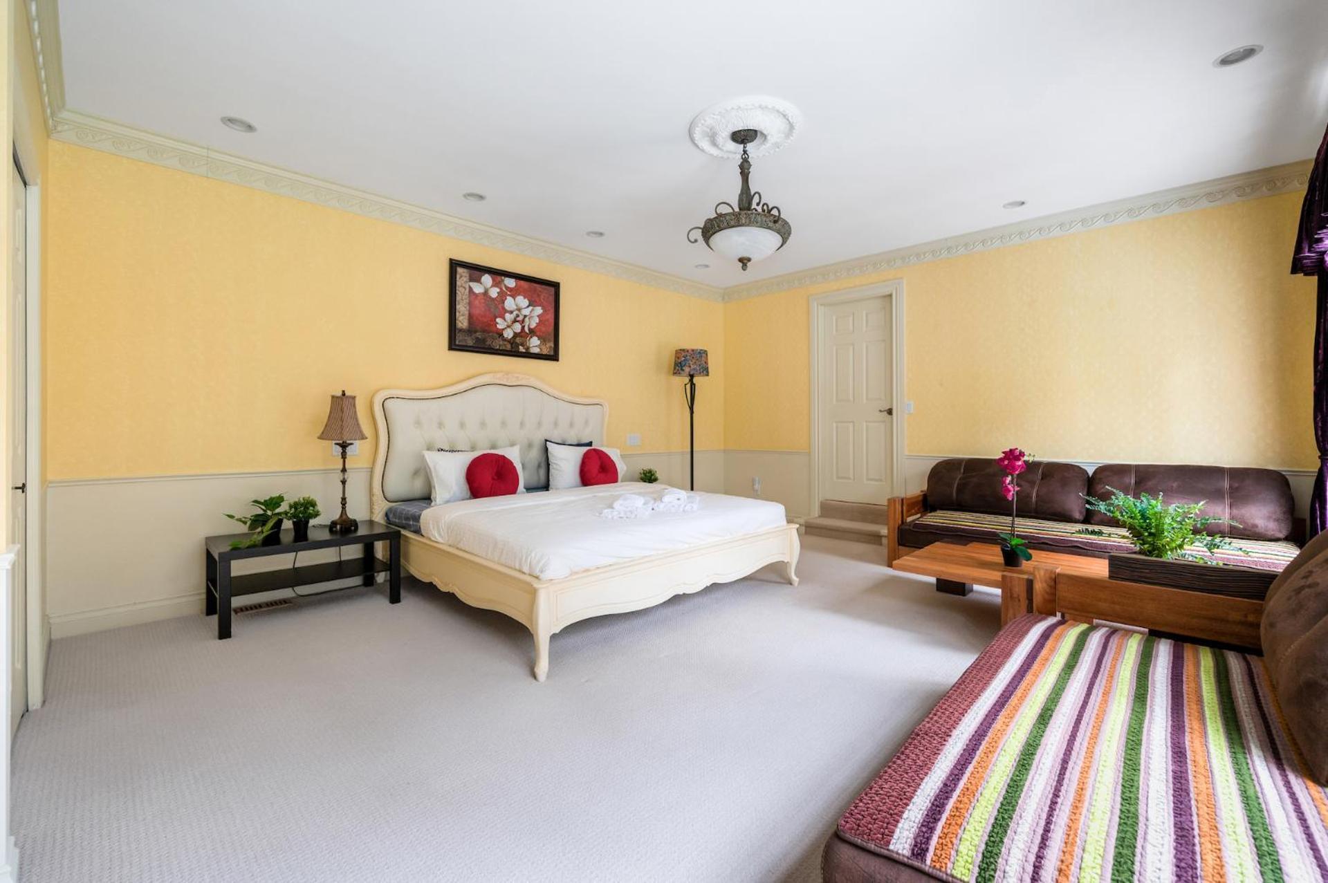 Gasthof Charming Retreat On Cypress Street, Your Away From *