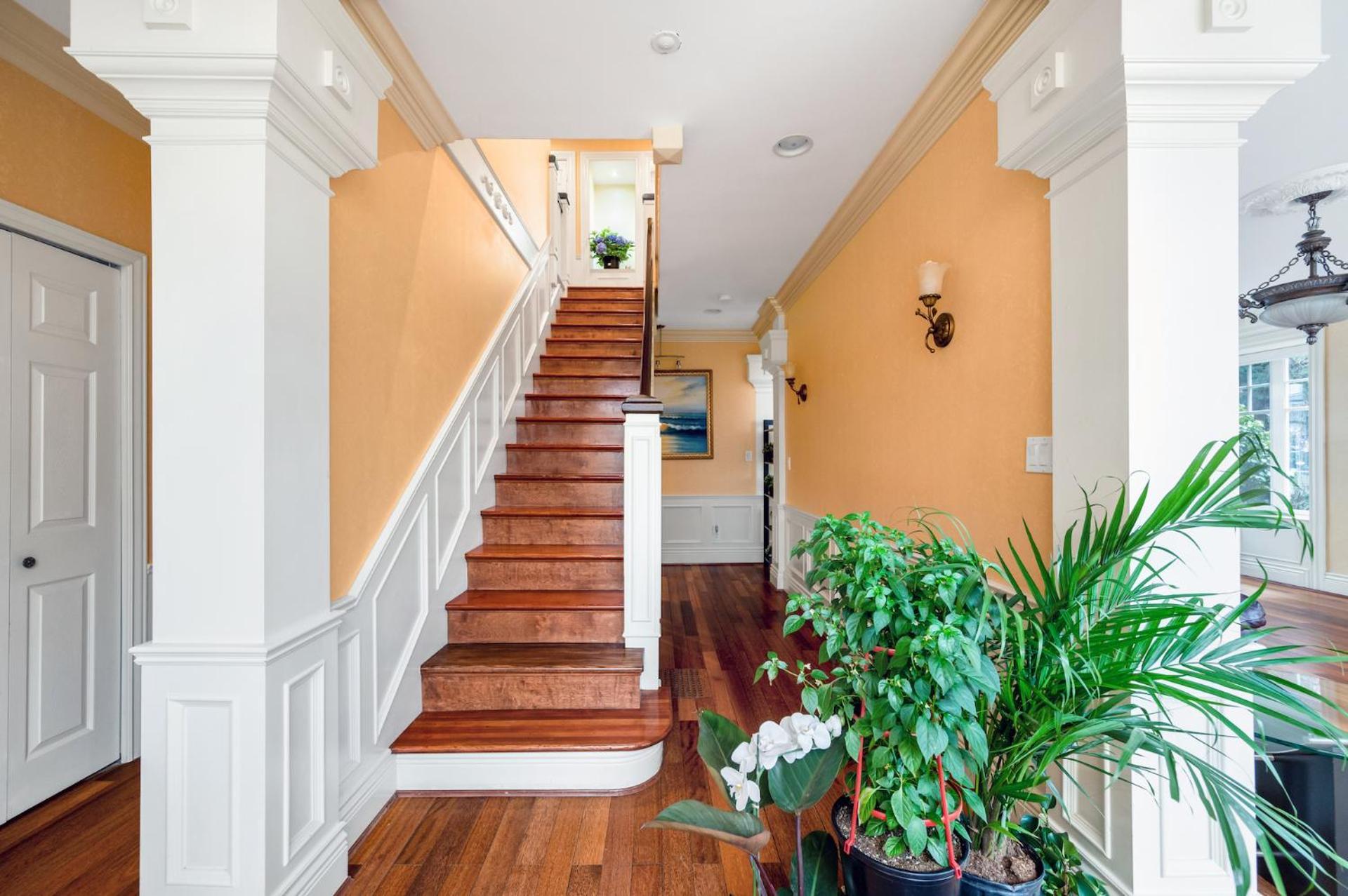 Charming Retreat On Cypress Street, Your Away From
