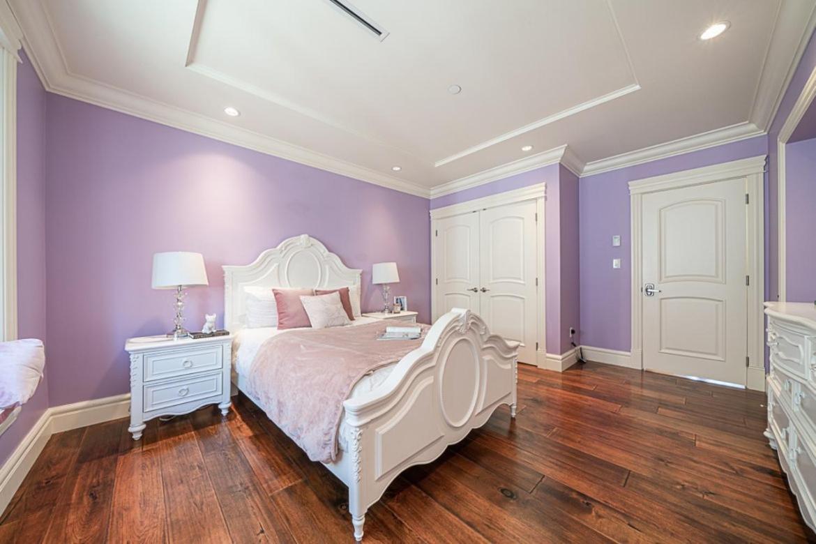 Spacious Cozy House In West
