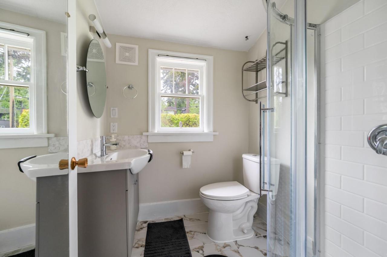 Ferienhaus Charming Garden Retreat In Prime Van Location *