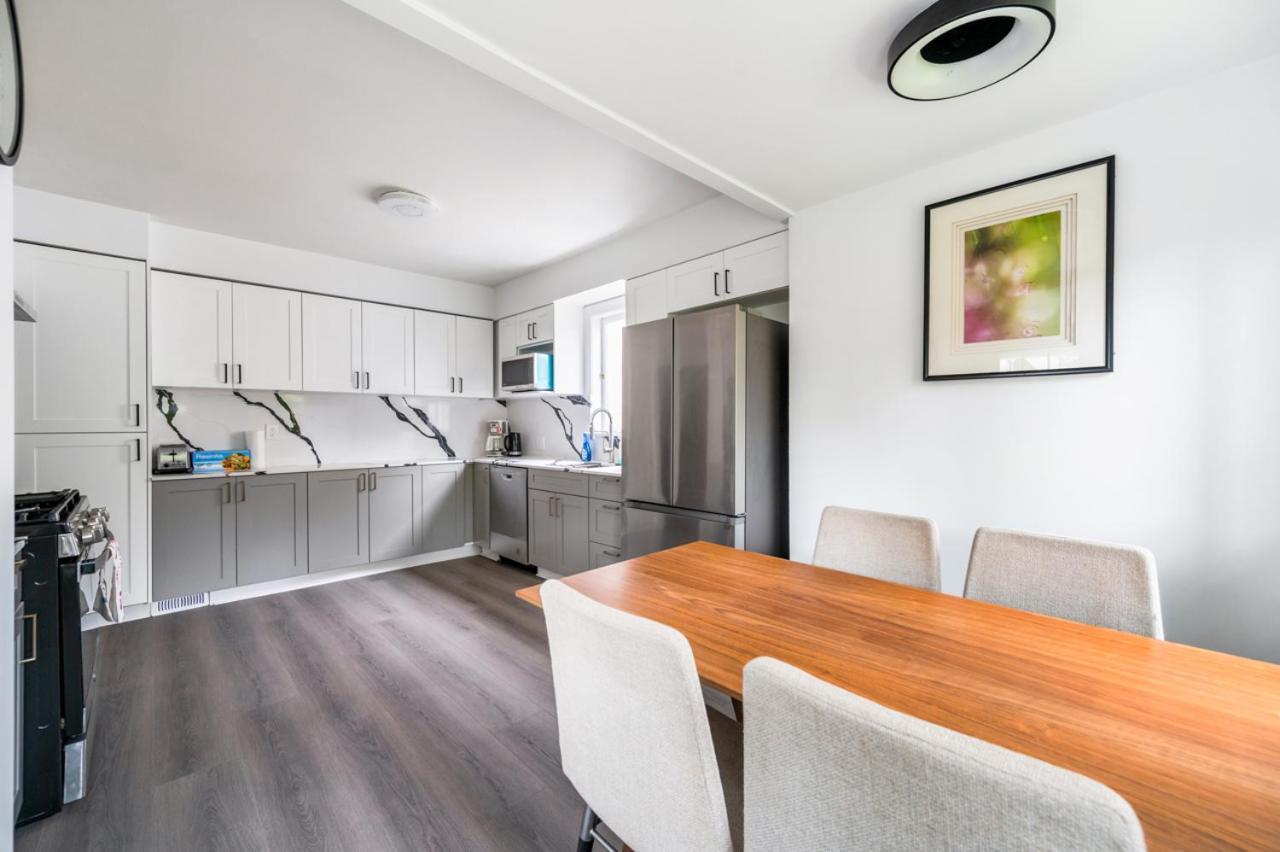 Charming Garden Retreat In Prime Van Location *
