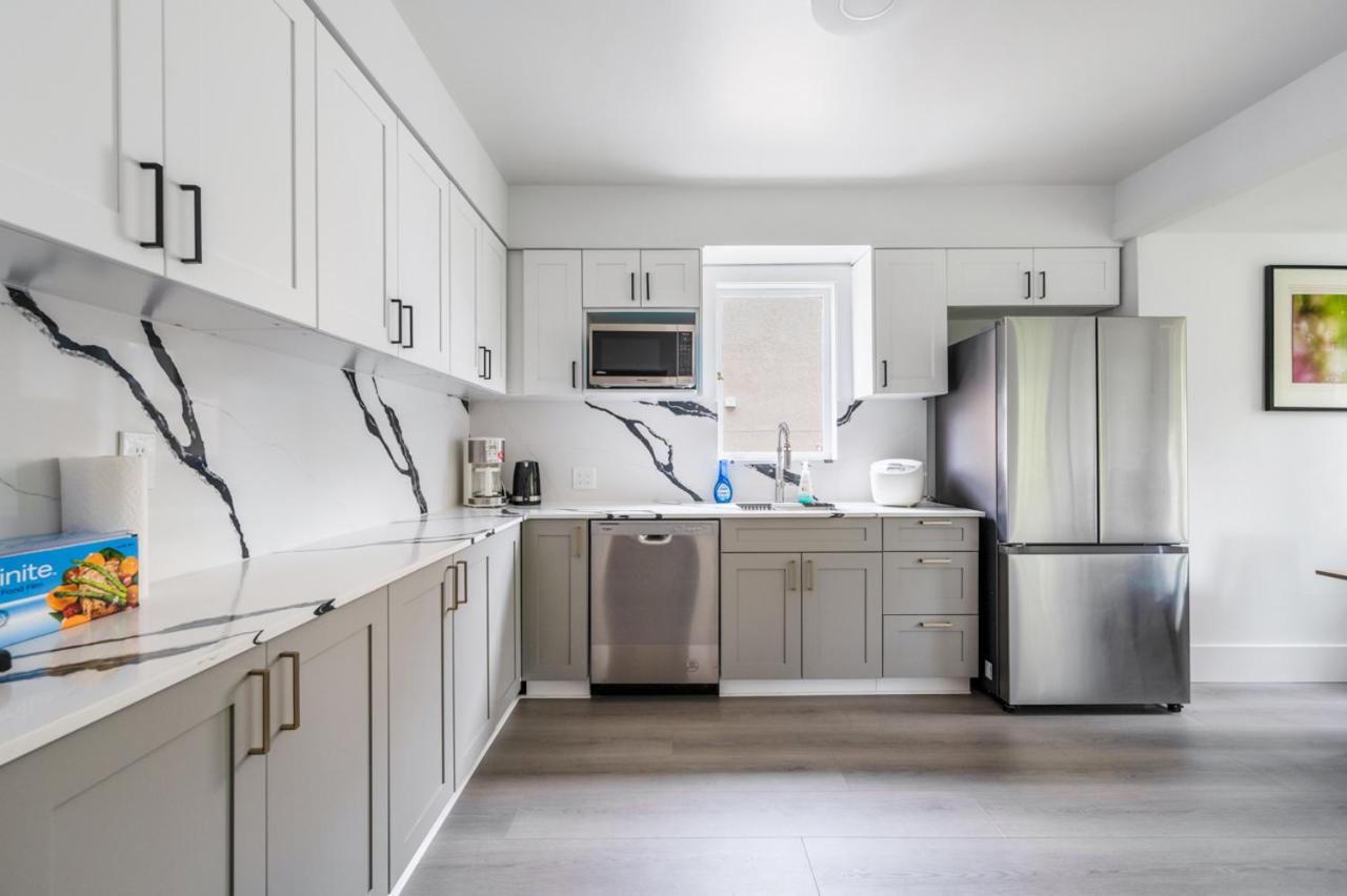 Ferienhaus Charming Garden Retreat In Prime Van Location