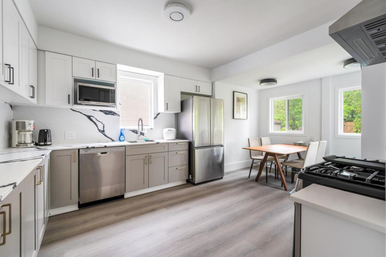 Ferienhaus Charming Garden Retreat In Prime Van Location *