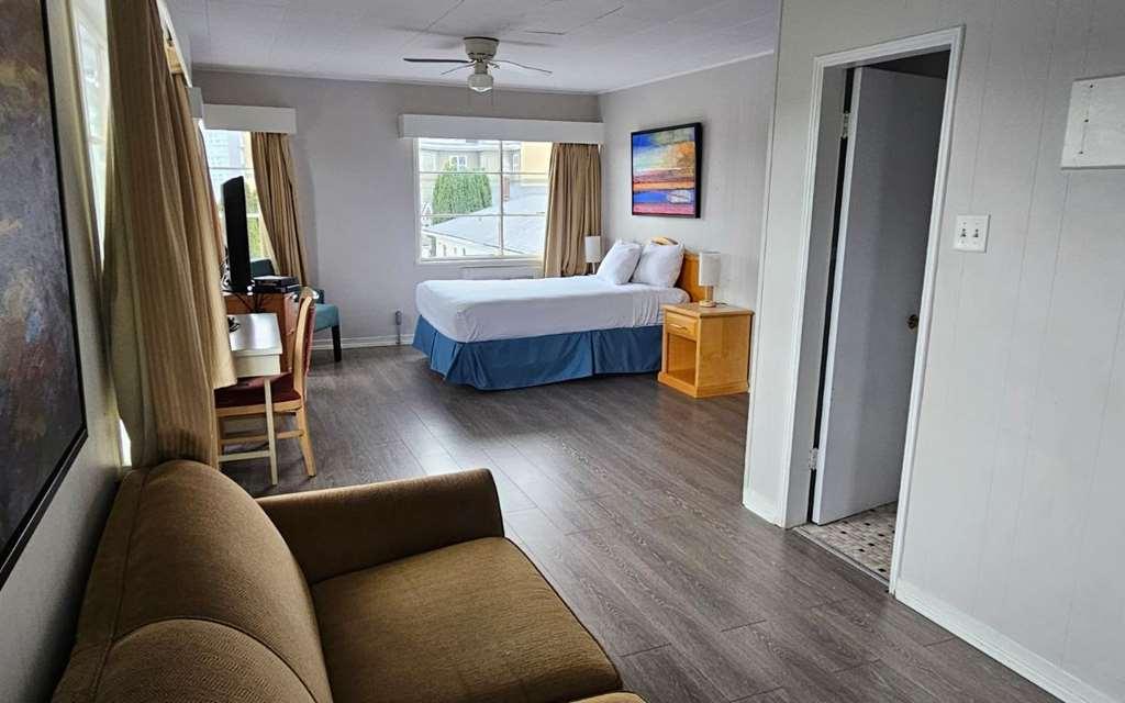 Hotel 2400
