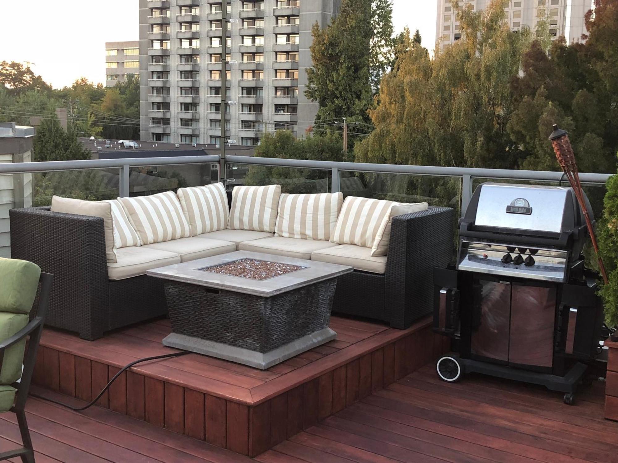 Apartment Penthouse With Private Rooftop Patio Vancouver