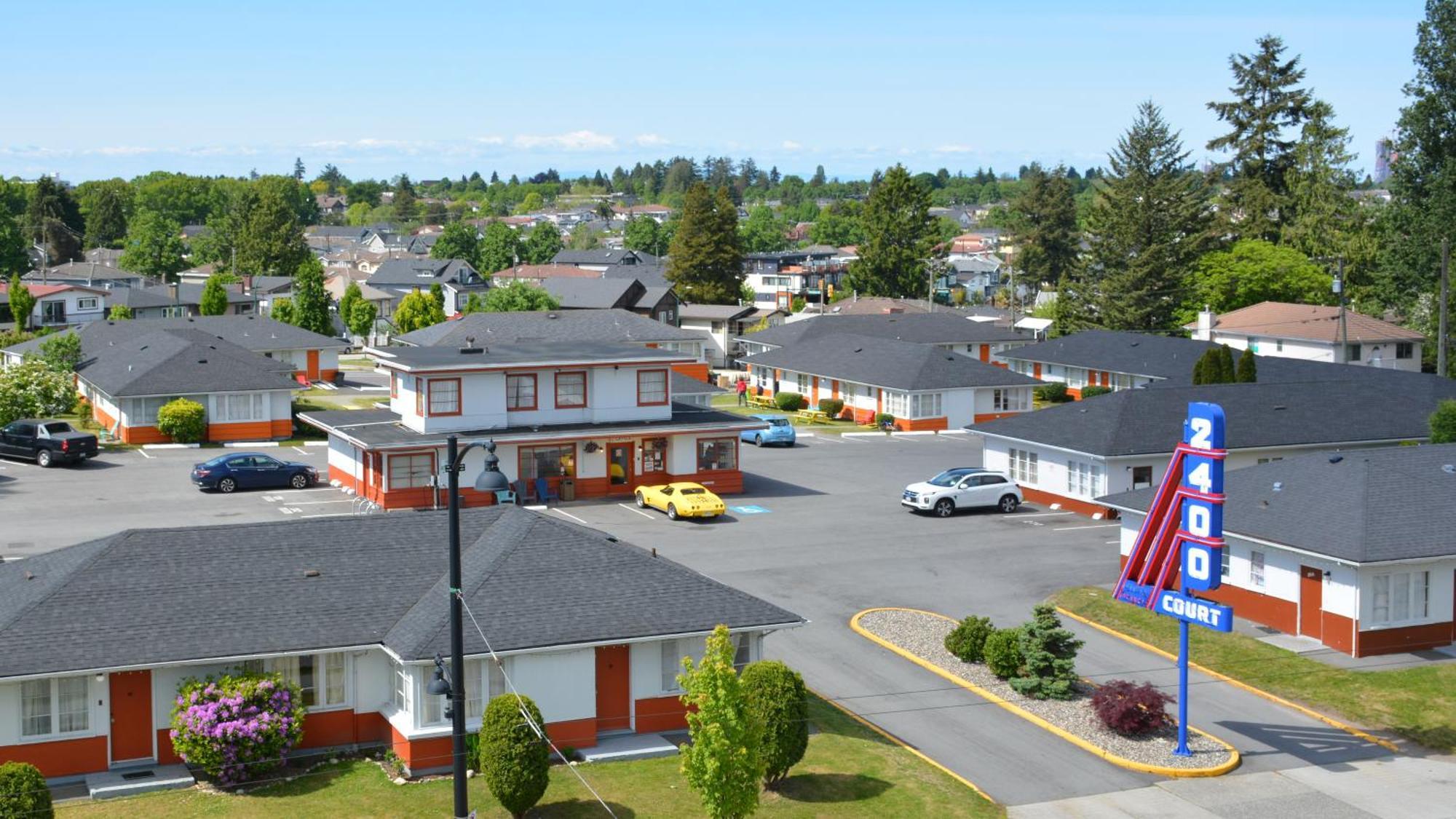 Motel 2400 2*