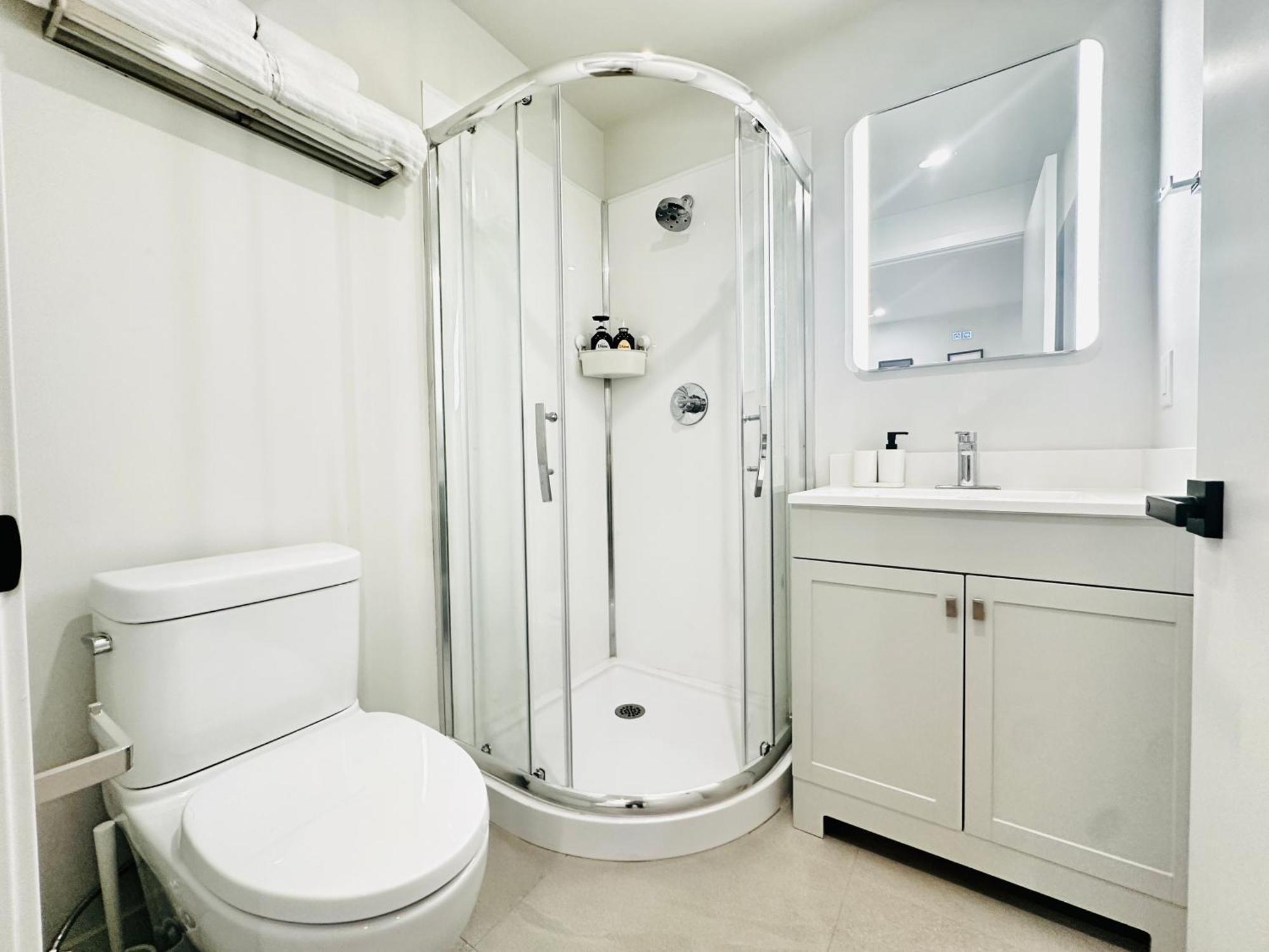 Gasthof Modern New Private Bathroom Suite, 8mins To Ubc& 15mins To Downtown