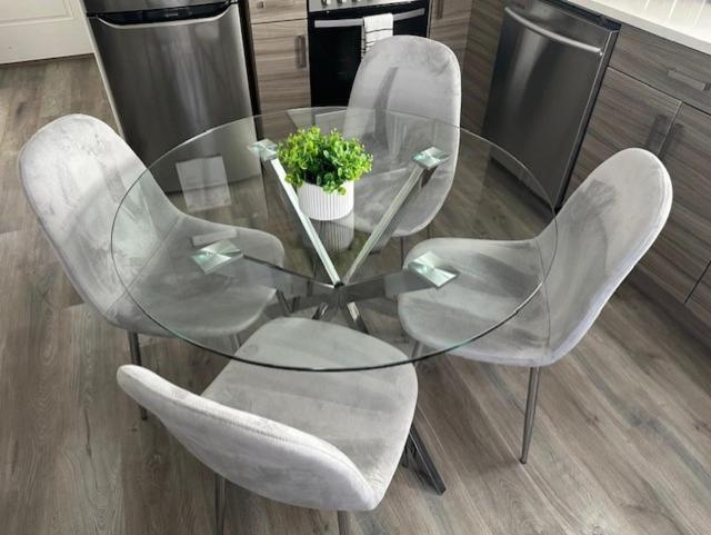 Holiday home Bright And Cozy Modern In - To Yvr-downtown - Free Private Parking Vancouver