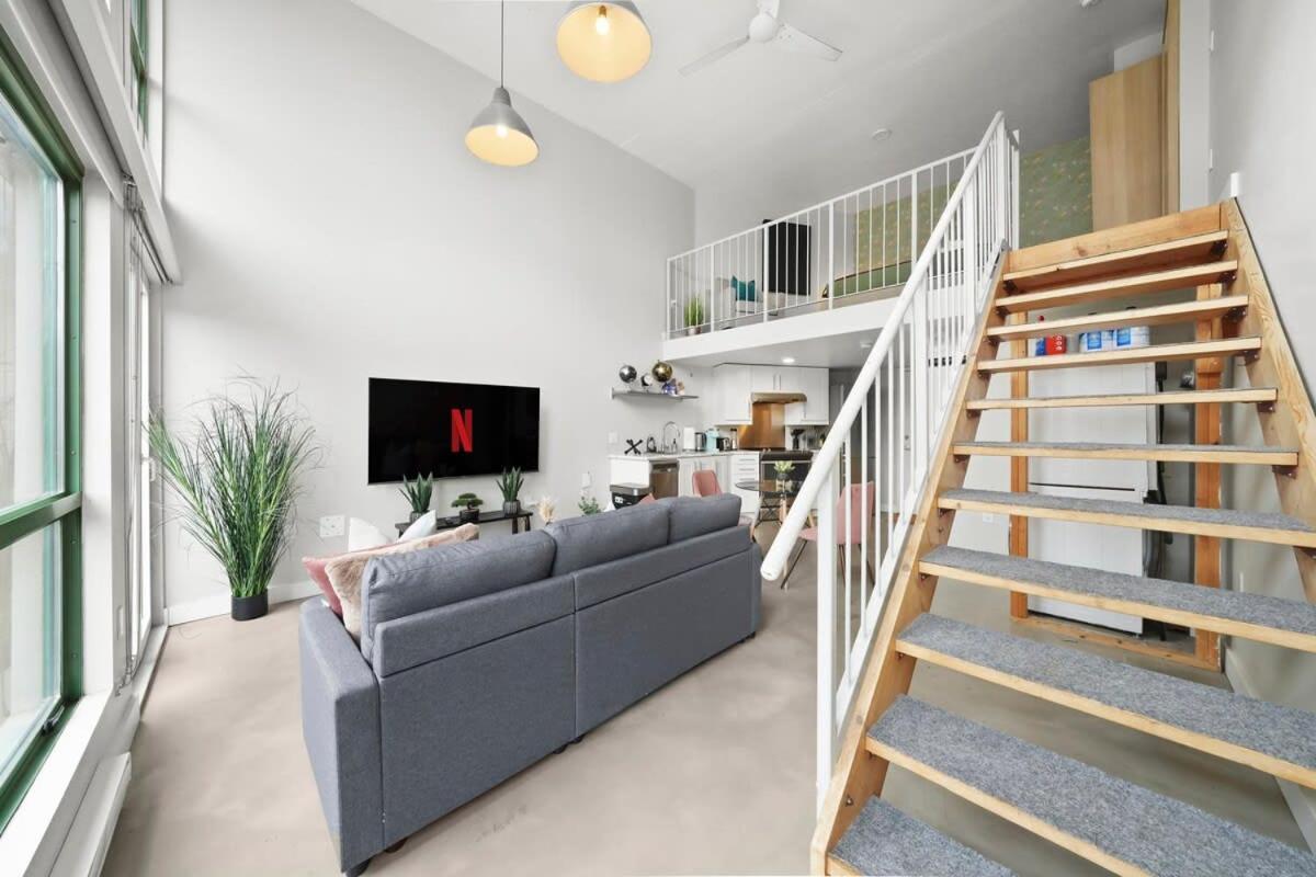 One Of A Kind Loft In Gastown With Free Parking *