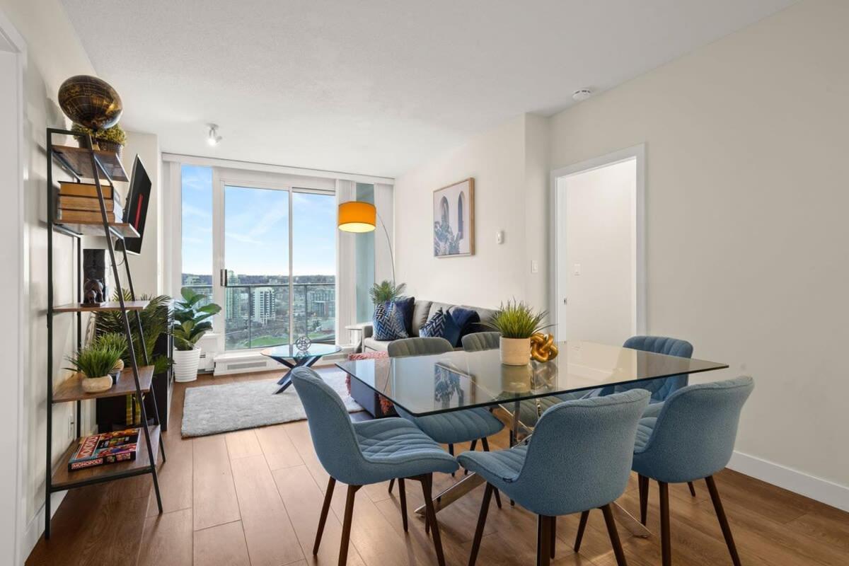 Dazzling By Stadium Downtown With Free Parking Holiday home Vancouver