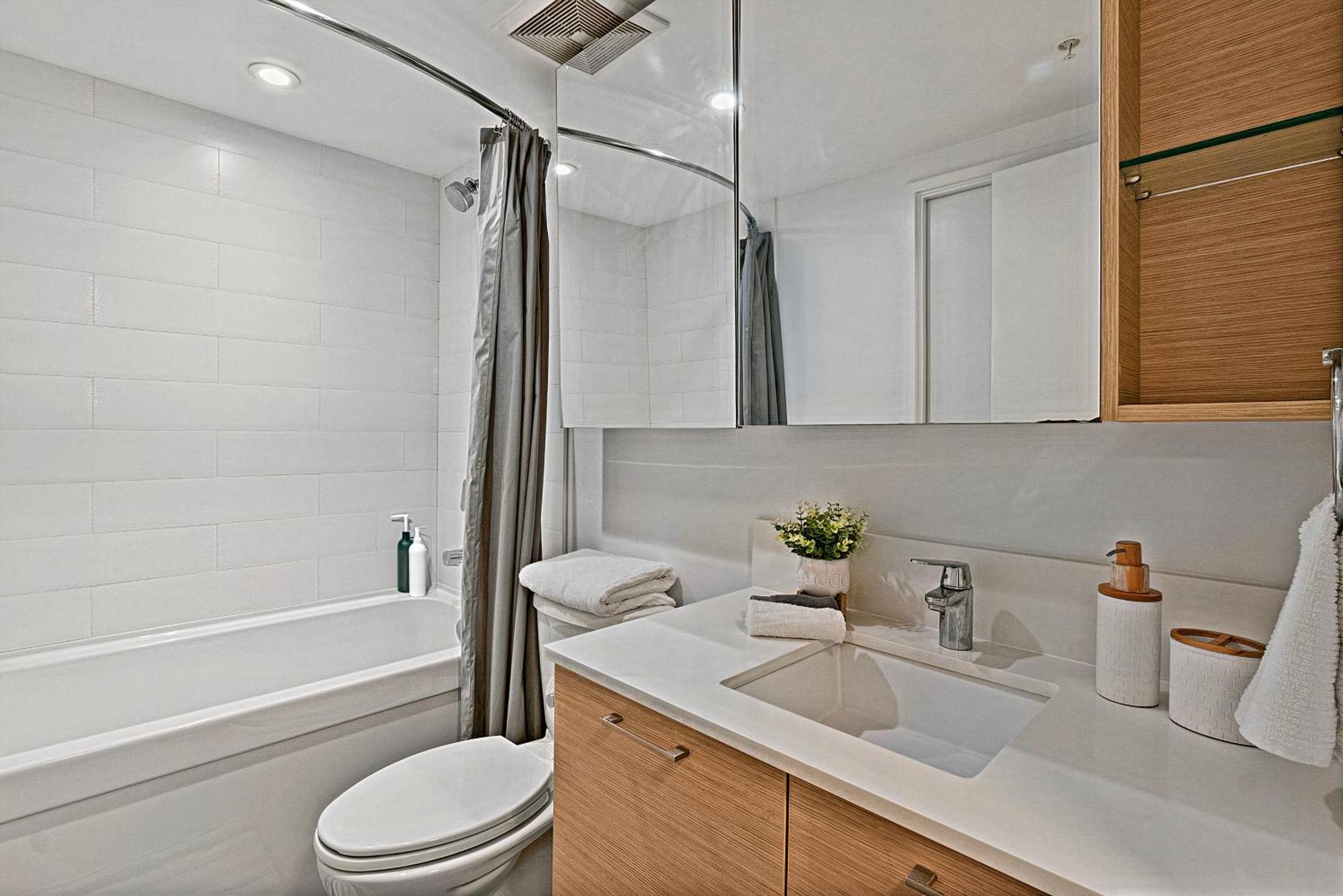 Elegant & Cozy Two-bedroom Duplex In The Heart Of Yaletown Apartment *