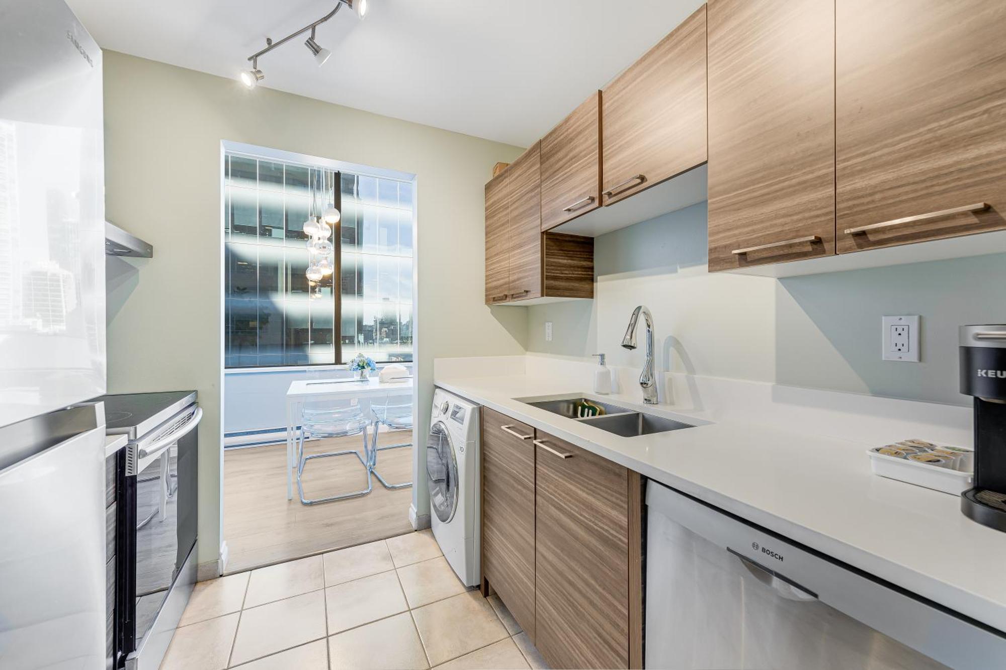 Location Downtown Chic * Vancouver
