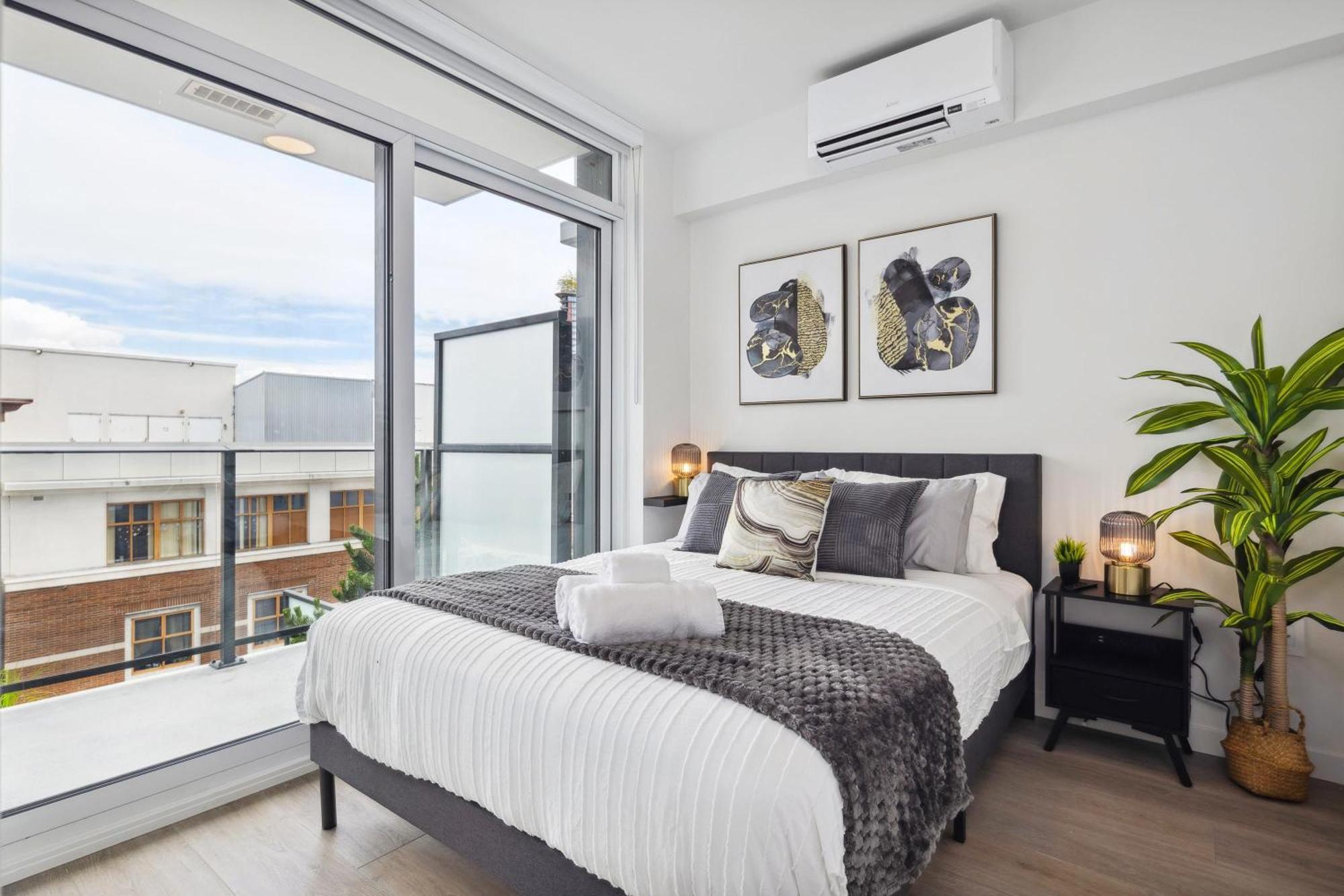 Brand New In Downtown Apartment *