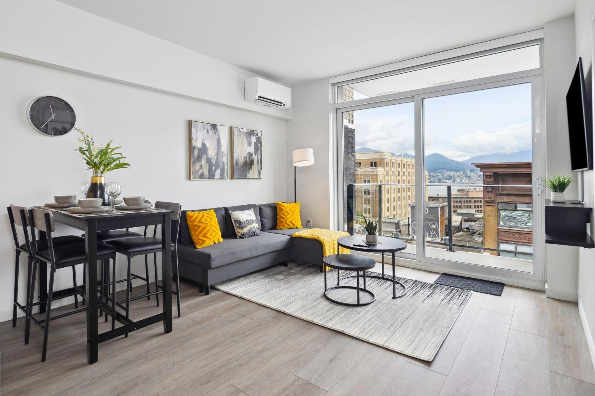 Brand New In Downtown Apartment *
