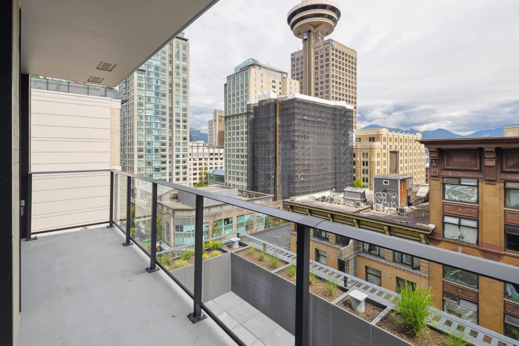 Apartment Brand New In Downtown