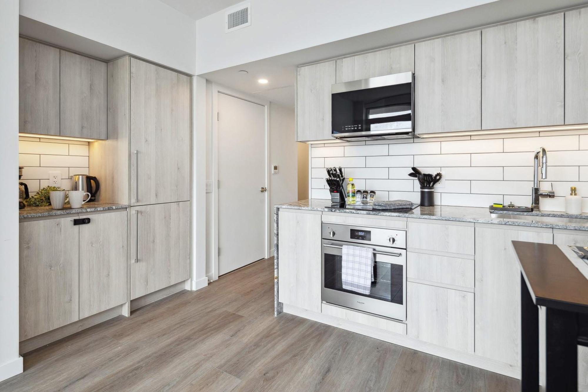 Brand New In Downtown Apartment *