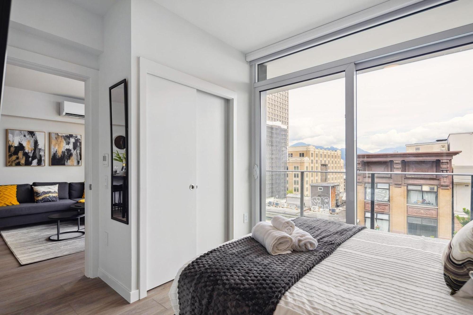 Apartment Brand New In Downtown