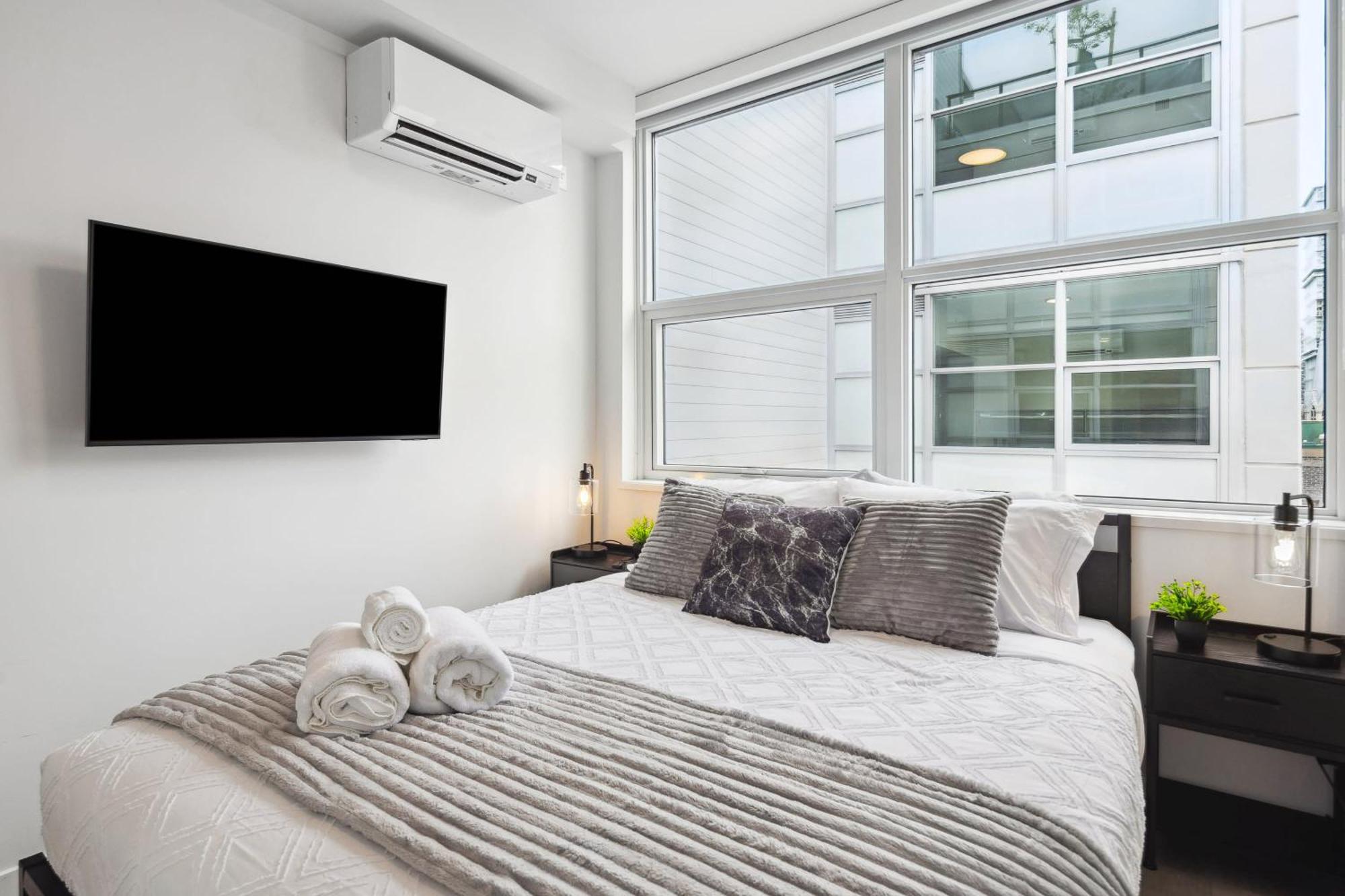Brand New In Downtown Apartment Vancouver