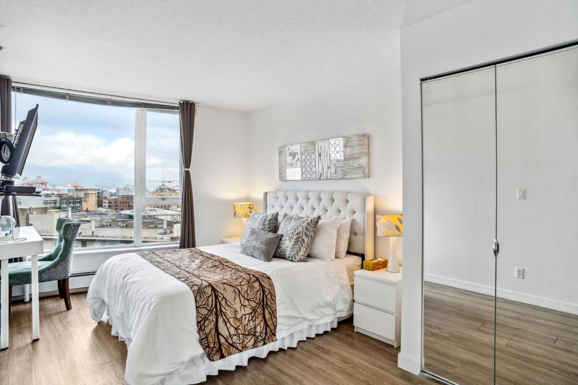 The Altitude,luxury At Its Apartment