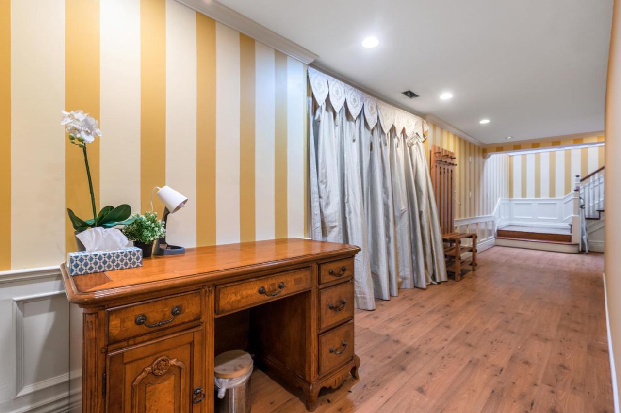 Gasthof Charming Retreat On Cypress Street, Your Away From