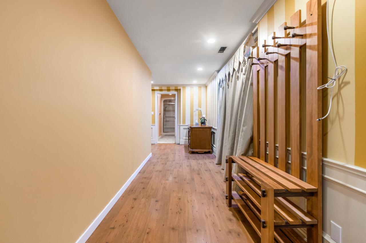 Gasthof Charming Retreat On Cypress Street, Your Away From